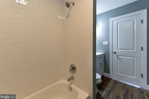 5 Holly Ct, Blenheim NJ  08012-5303 exterior