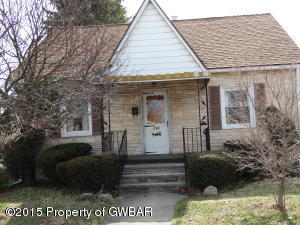 296 Shoemaker St, Wilkes Barre, PA 18704-2016