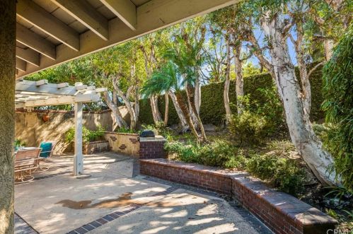 17 Malaga Pl, Manhattan Beach CA  90266-0072 exterior