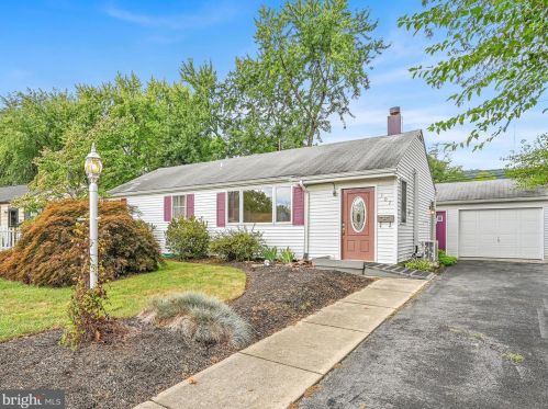 307 College Hill Rd, West Enola, PA 17025-2116