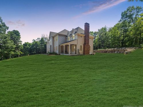 26 Barberry Dr, New Hartford, CT 06057-3227