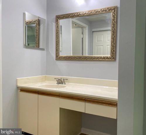 11164 Beaver Trail Ct, Herndon VA  20191-4319 exterior