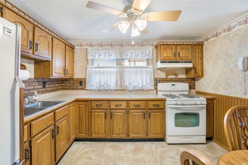 226 Ardennes Ave, Mishawaka, IN 46545-3927