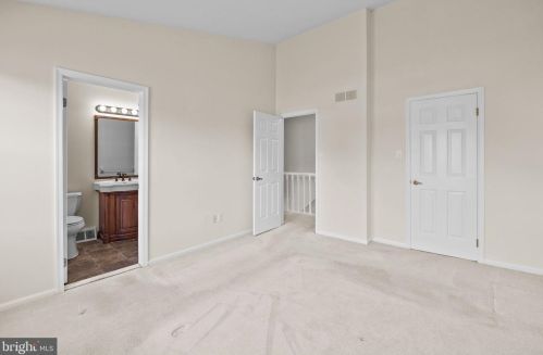 51 Portsmouth Ct, Southampton PA 18966-2620 exterior