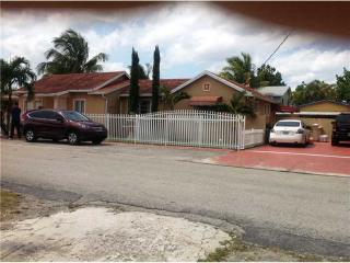 6695 28th St, Miami, FL 33155-3942