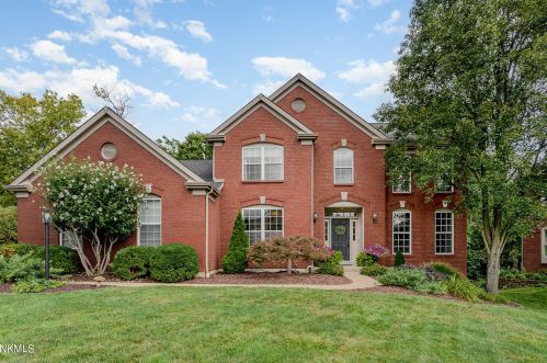 672 Strawberry Hill Ct, Covington, KY 41017-9647