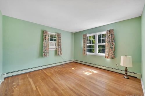 61 Cow Path Dr, Stamford CT  06902-1016 exterior