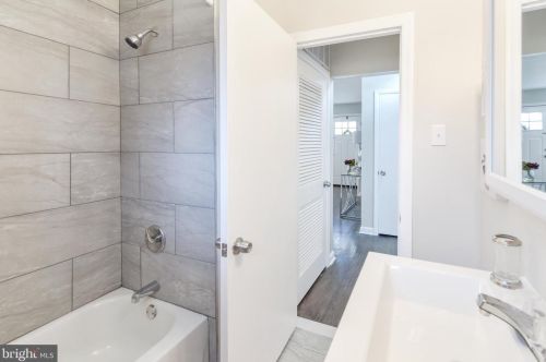 1102 Cumberland Ave, West Deptford NJ  08096-3041 exterior