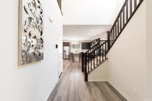 213 47th St, Long Beach, CA 90805-6884