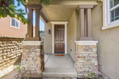 20054 Christopher Ln, Santa Clarita CA  91350-3685 exterior