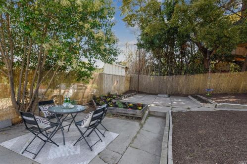 5044 Fairfax Ave, Oakland CA 94601-5811 exterior