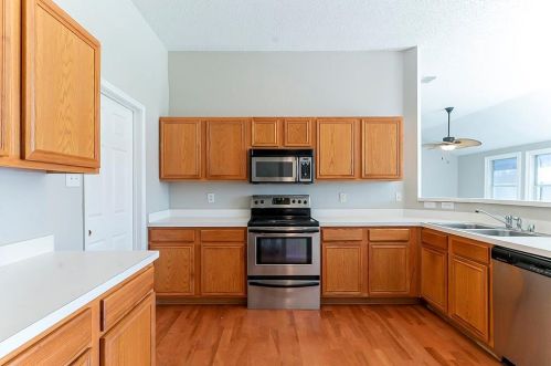 421 Deer Lake Dr, Fort Worth, TX 76140-6500