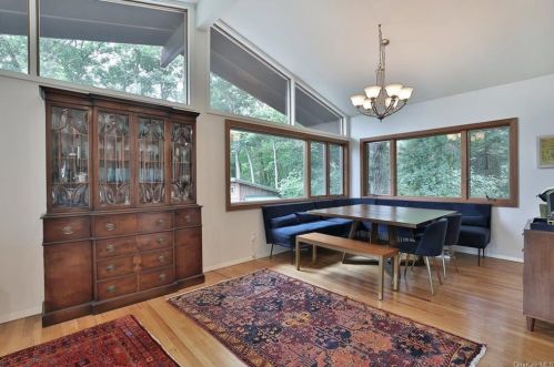 68 Spice Bush Ln, Tuxedo Park NY  10987-3518 exterior