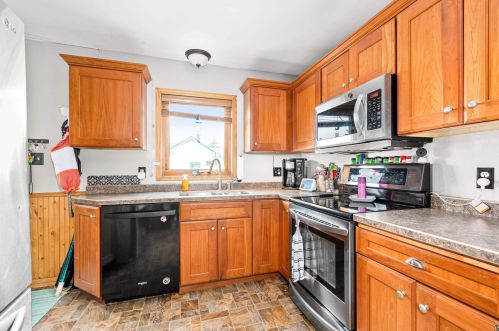 1317 Lincoln Park Dr, Duluth MN  55806-1130 exterior