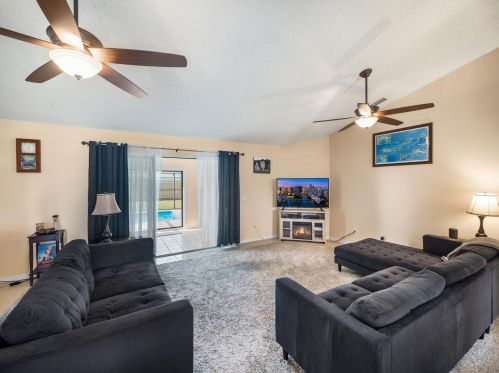 1102 Hamrock Ave, Fort Pierce, FL 34953-7241