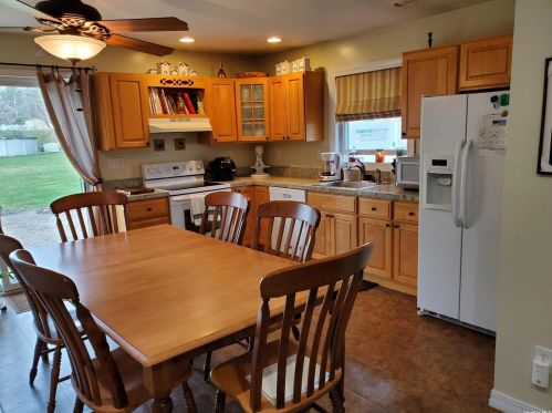 237 Springdale Dr, Hauppauge, NY 11779-6060