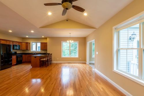 2 Sugar Plum Ln, Londonderry NH  03053-3300 exterior