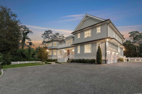 14 Michaels Way, West Hampton Beach, NY 11978-2200