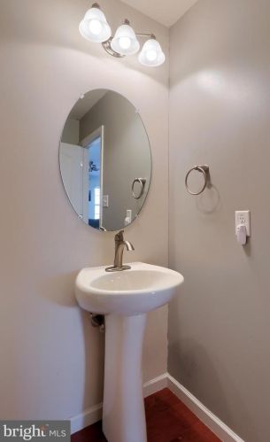 12 Vista Cir, Lemoyne, PA 17043-1180