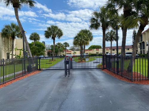 2050 Oleander Blvd, Fort Pierce FL  34950-5308 exterior