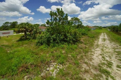 3102 40 St, Lehigh Acres FL  33976-4631 exterior