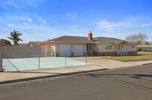 6521 7th St, Riverbank, CA 95367-2403
