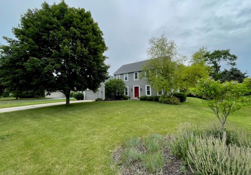1140 Pioneer Trl, Waukesha, WI 53186-5490