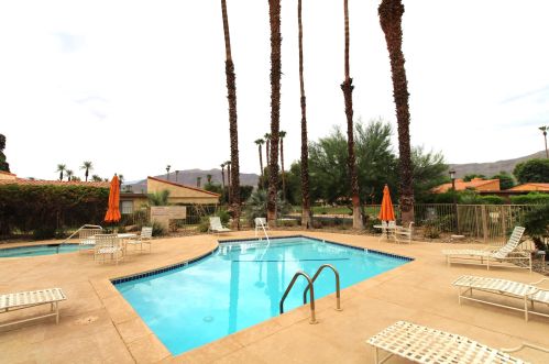 16 La Cerra Cir, Rancho Mirage CA  92270-3808 exterior