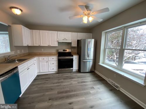 22 Ingrid Ct, Wilmington, DE 19808-4077