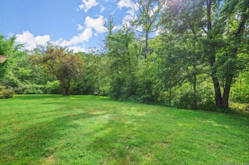 255 Booth Hill Rd, Bridgeport, CT 06611-4969