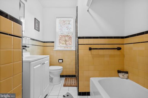 315 Maple Ave, Camden NJ  08109-2698 exterior