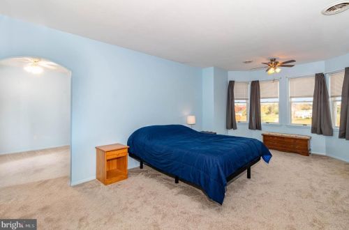 11 Thrush Dr, Carlisle PA  17015-7653 exterior