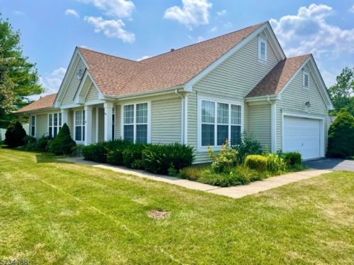 9 Brookfield Dr, Belvidere, NJ 07823-3204