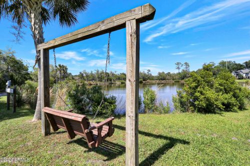 21 Bradford Ct, Beaufort SC  29902-3307 exterior