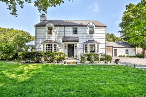 2 Munson Pond Ln, Pleasantville, NY 10570-1804