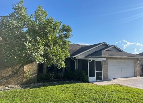 236 Glenwood Dr, Fort Pierce, FL 34984-5037