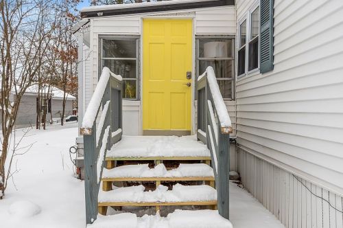 20 Lee Ann St, Nashua NH  03062-3572 exterior