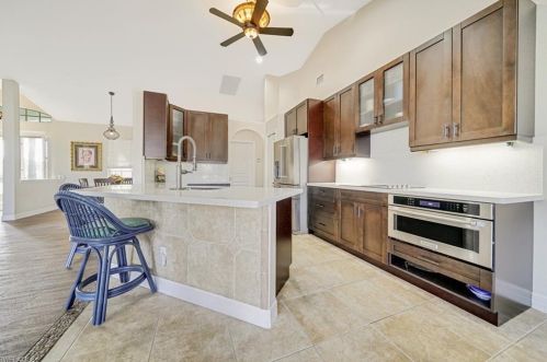 3825 4th Ln, Cape Coral, FL 33991-1634