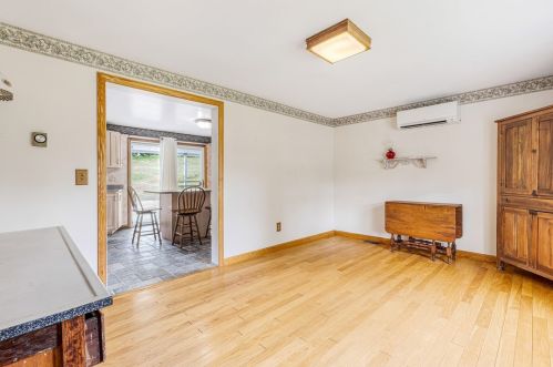 301 Crystal Dr, Georgetown, PA 15043-1035