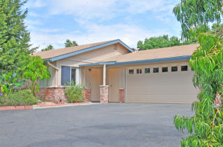 1406 Tiffany Ln, Vista, CA 92084-7265