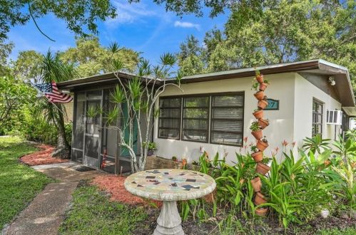837 Coconut Cir, Naples, FL 34104-4403