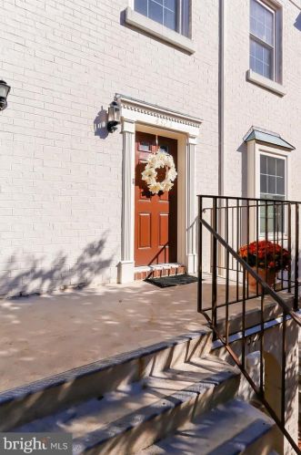 4323 Massachusetts Ave, Washington, DC 20019-5623