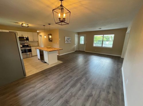 3702 Mirror Lake Dr, Apopka, FL 32703-6125