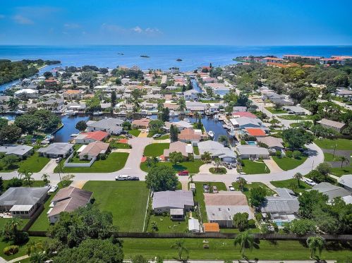 321 Westwinds Dr, Palm Harbor, FL 34683-1041