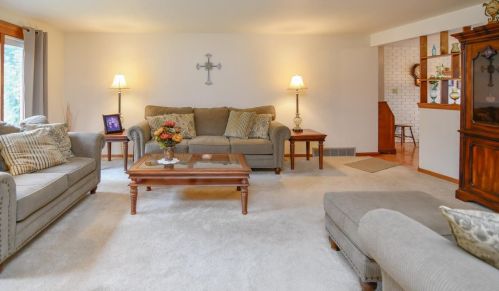 2157 Dorothy Ln, Green Bay, WI 54304-4212