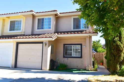 661 Las Palmas Dr, Hollister, CA 95023-4076