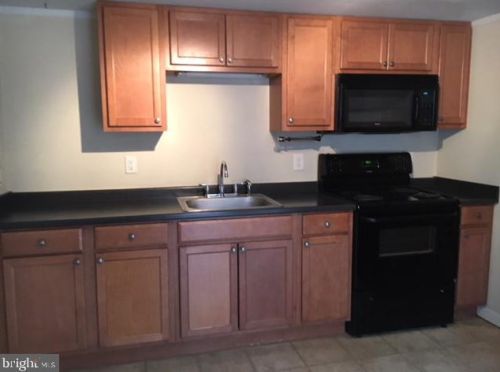 1413 Dandridge St, Fredericksburg VA  22401-5327 exterior