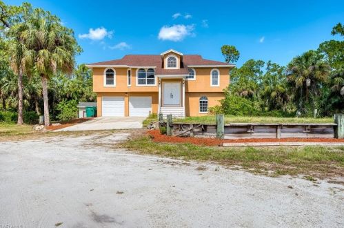 1431 13th St, Naples, FL 34117-5204