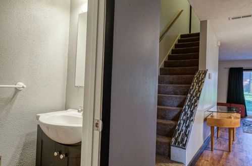 318 College Park Dr, Moon Twp, PA 15108-2312