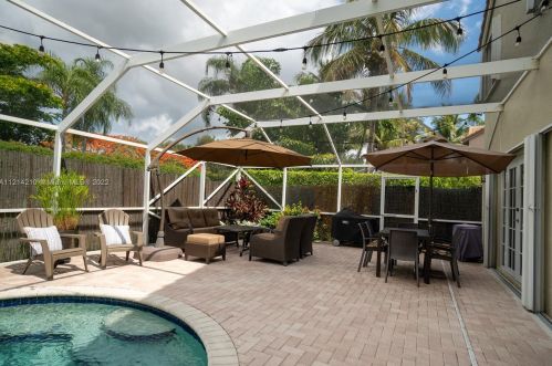 1122 195 Ave, Hollywood FL 33029-3272 exterior